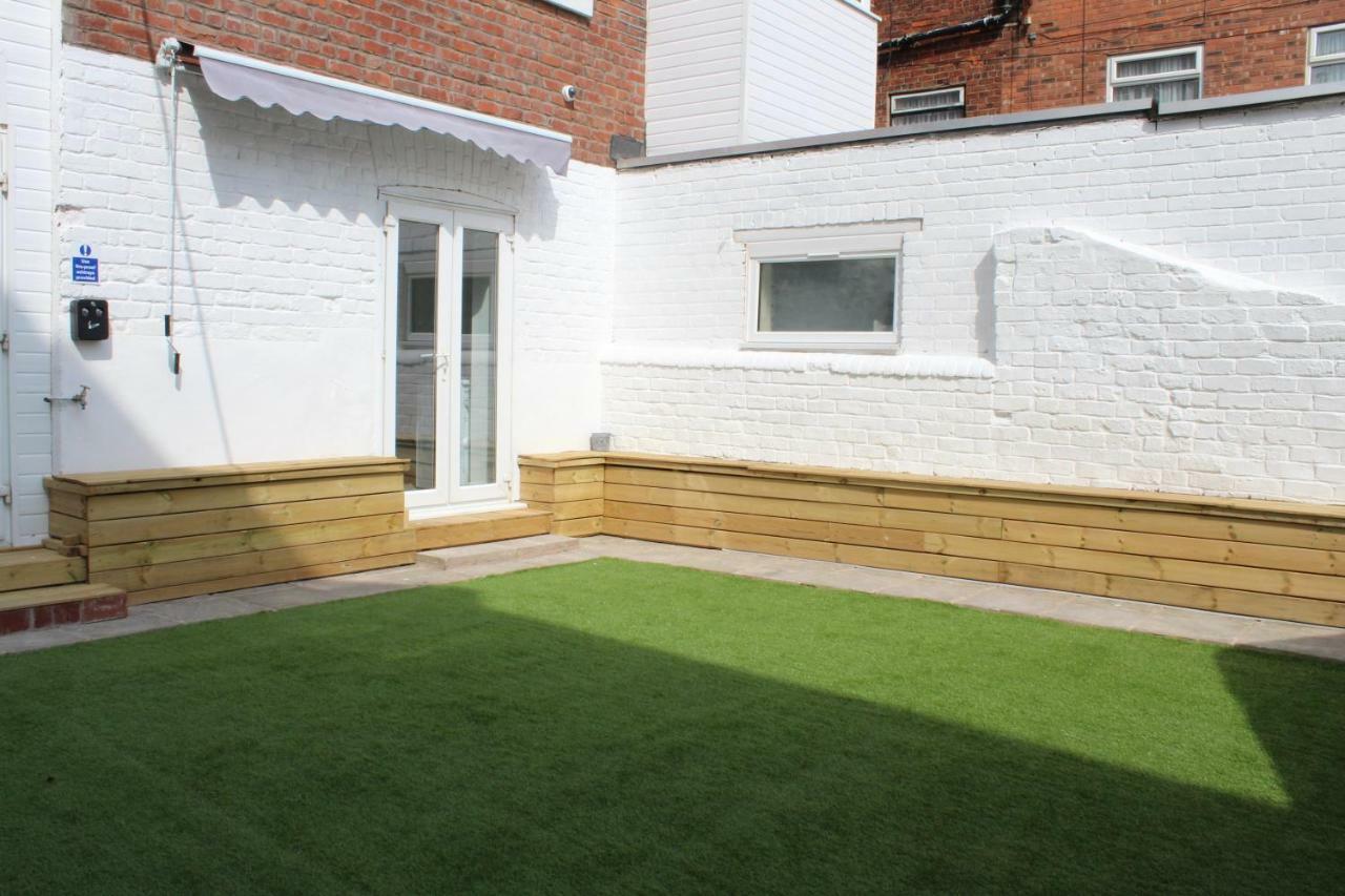 Backpackers Blackpool Hotel & Suites Экстерьер фото